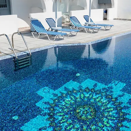 瓦尔维斯别墅酒店 4*