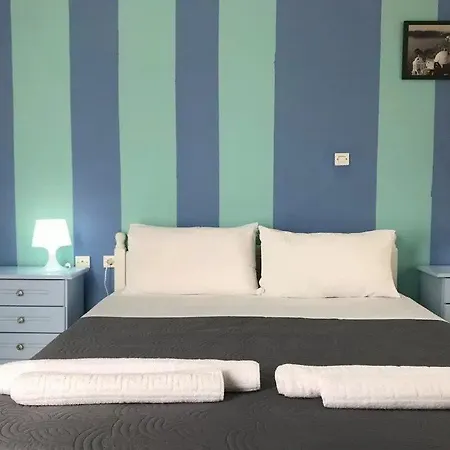 Valvis Apart Otel Perissa (Santorini)