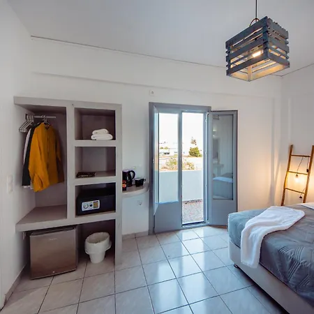 Valvis Apart Otel Perissa (Santorini)