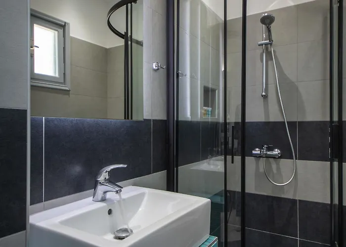 Valvis 4* Perissa (Santorini)