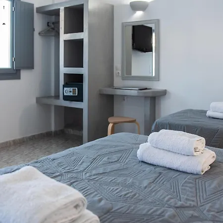 Valvis Aparthotel Perissa (Santorini)