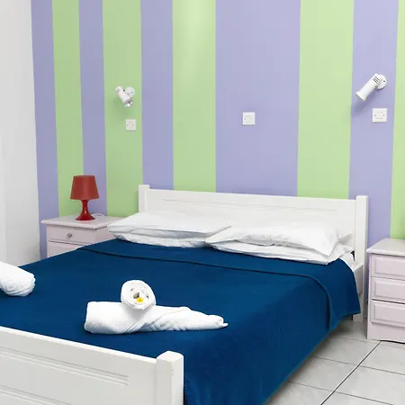 Aparthotel Valvis Perissa (Santorini)