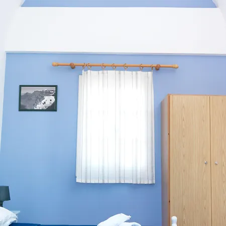 Valvis Aparthotel Perissa (Santorini)