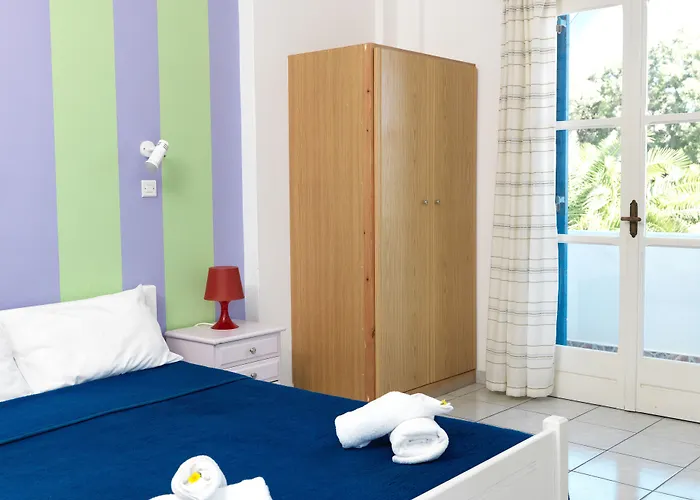 Valvis Hotel apartamentowy Perissa (Santorini)