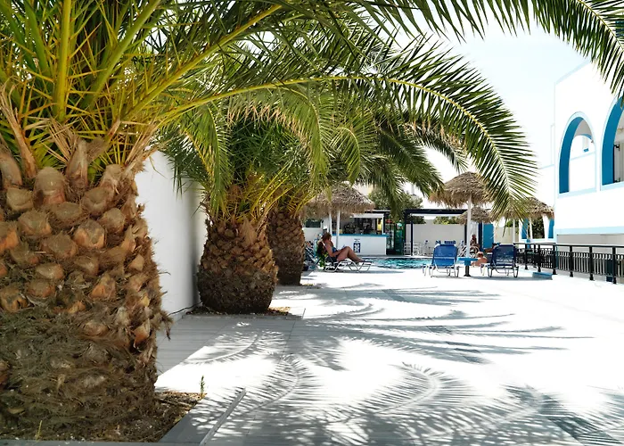 Valvis 4* Perissa (Santorini)